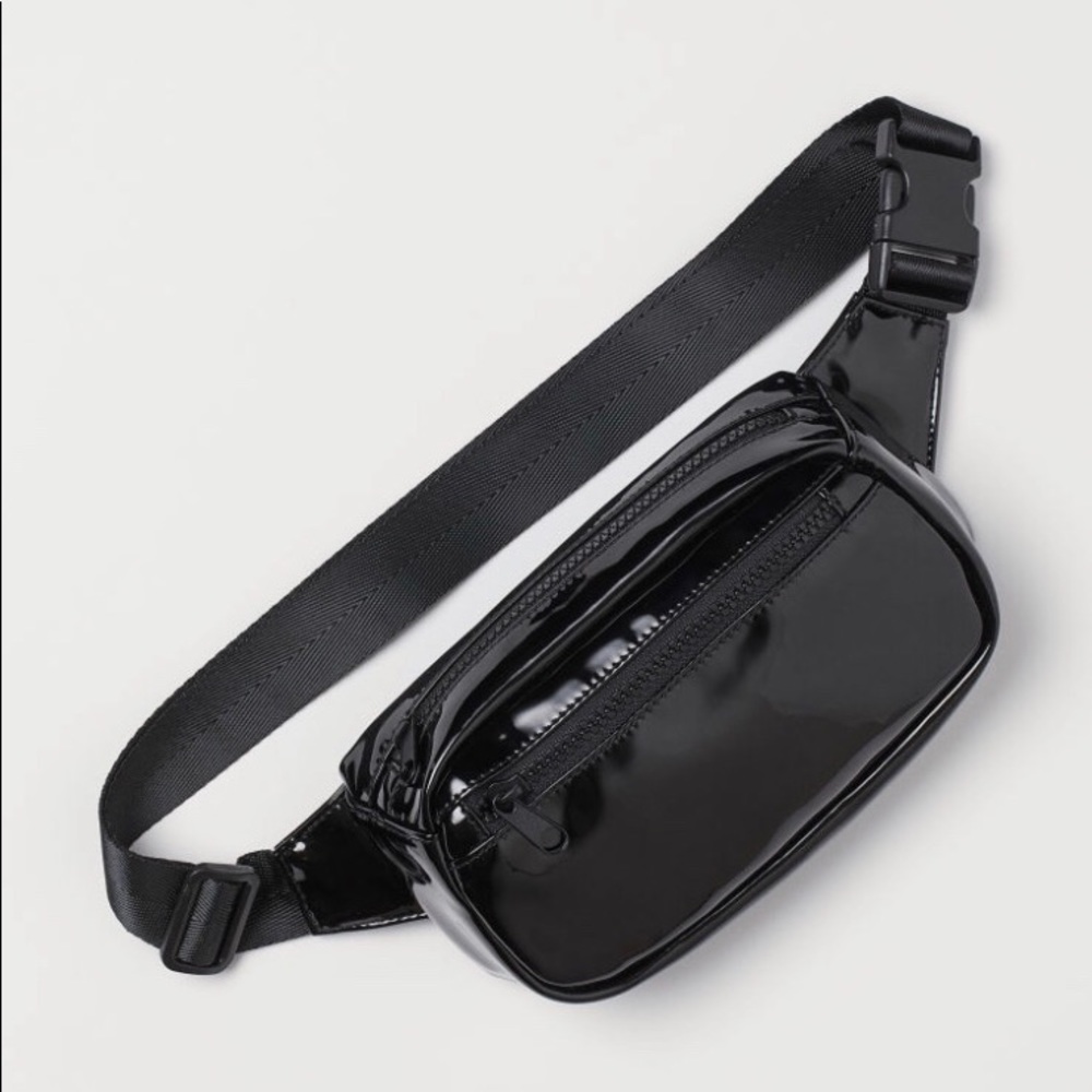 Black fanny pack